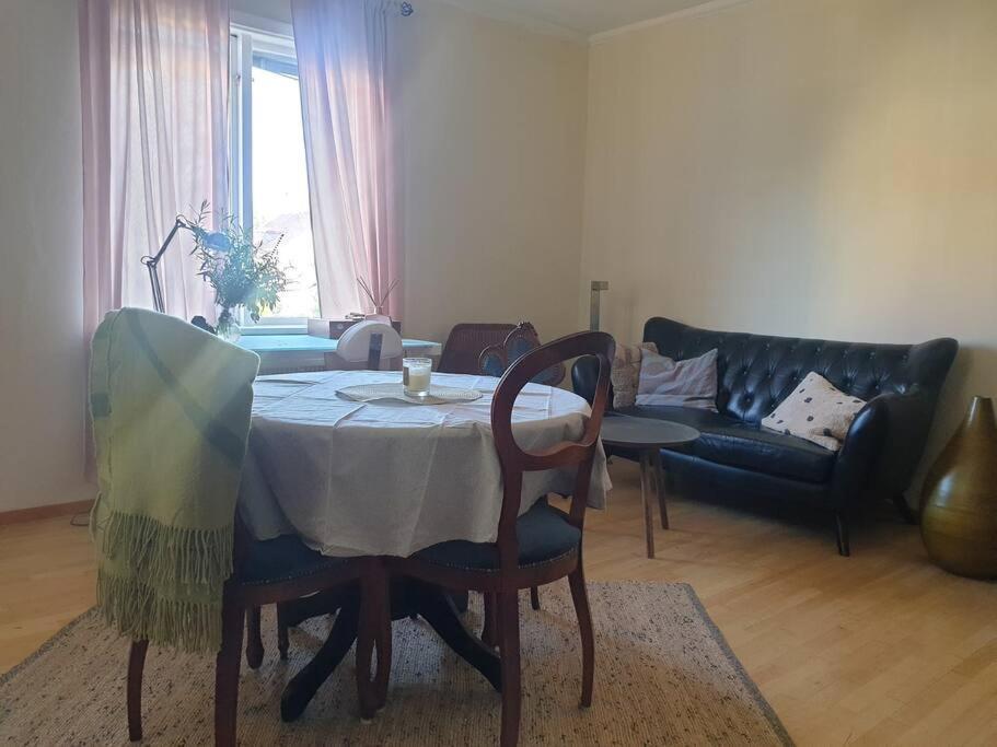 Centrala Stan- 2-Rums Gaestsvit, Perfekt Foer Kollegor Som Oenskar Separata Rum Umeå Exterior foto