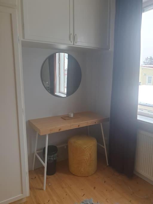 Centrala Stan- 2-Rums Gaestsvit, Perfekt Foer Kollegor Som Oenskar Separata Rum Umeå Exterior foto