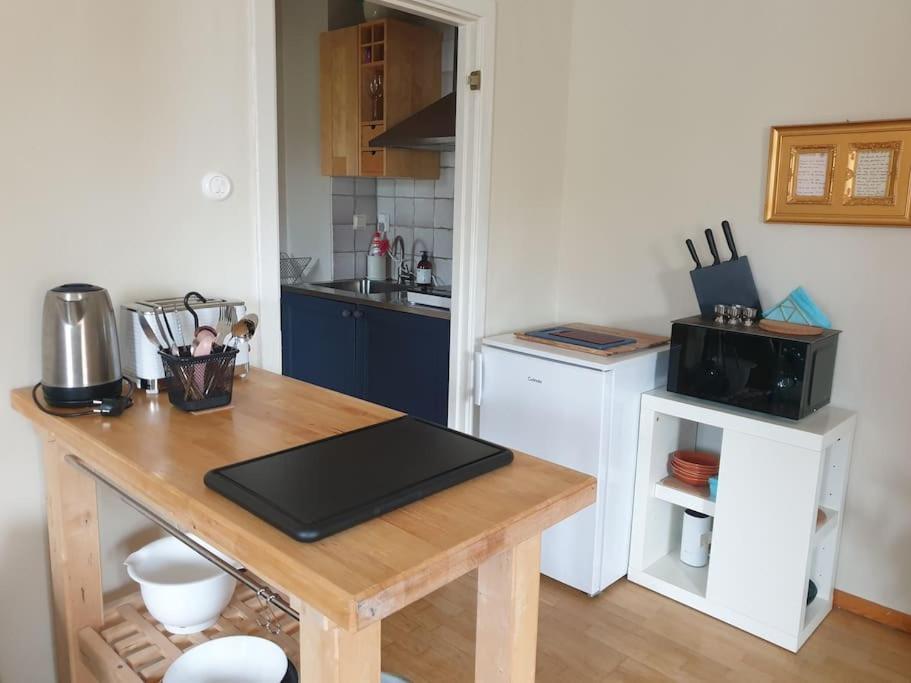 Centrala Stan- 2-Rums Gaestsvit, Perfekt Foer Kollegor Som Oenskar Separata Rum Umeå Exterior foto