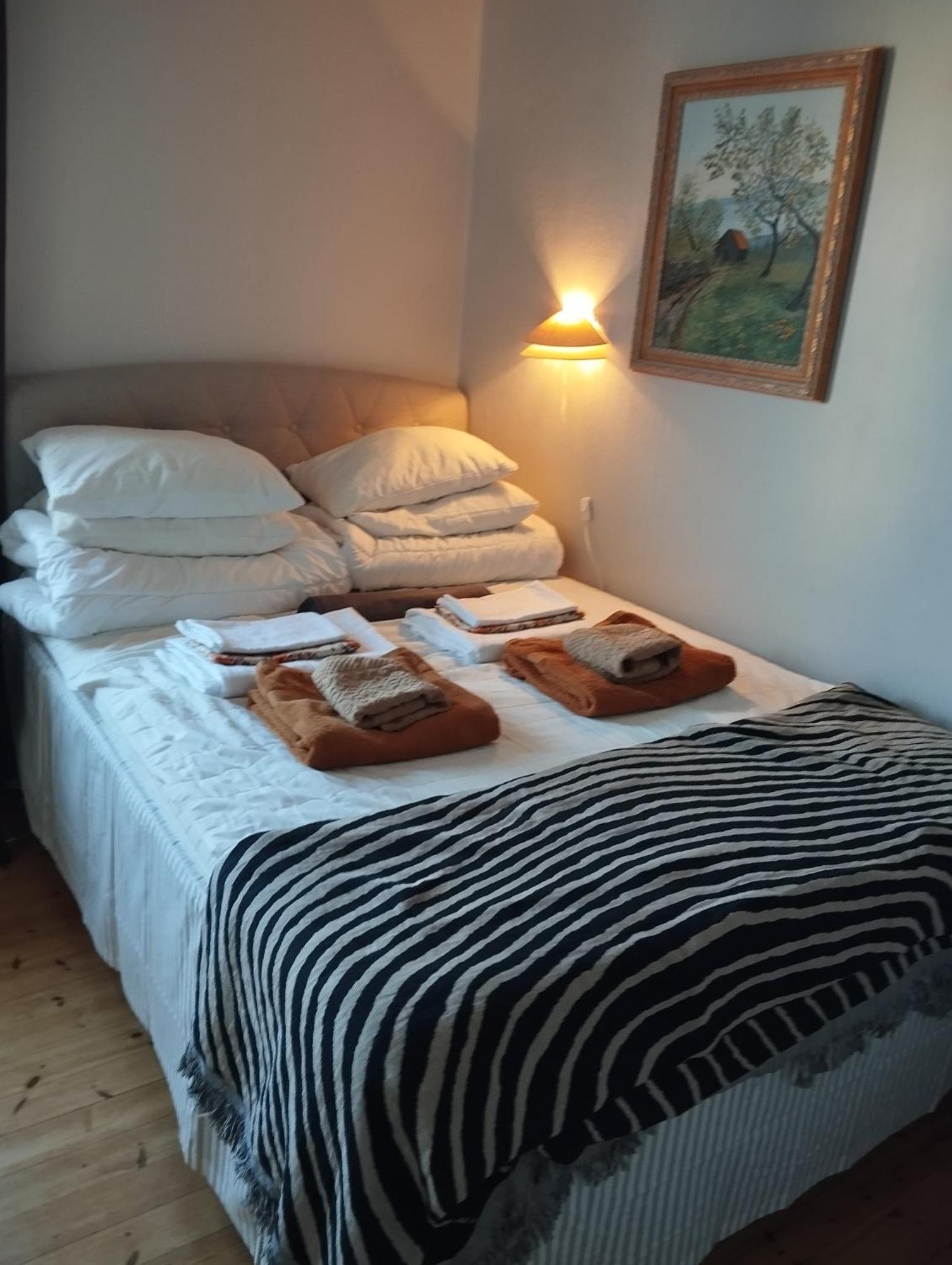 Centrala Stan- 2-Rums Gaestsvit, Perfekt Foer Kollegor Som Oenskar Separata Rum Umeå Exterior foto
